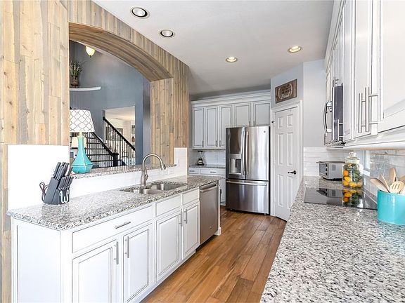 5th image of 6440 Waverly Ln