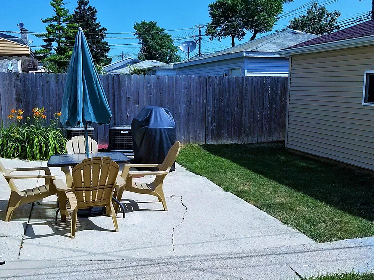 4061 N Melvina Ave #3 — Photo 10