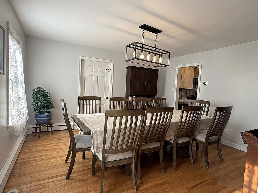 5 bed, 4.5 bath, 3290 sqft, $3,500 — Photo 4