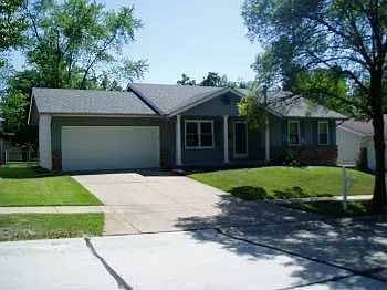 210 Shadyoak Dr photo 1