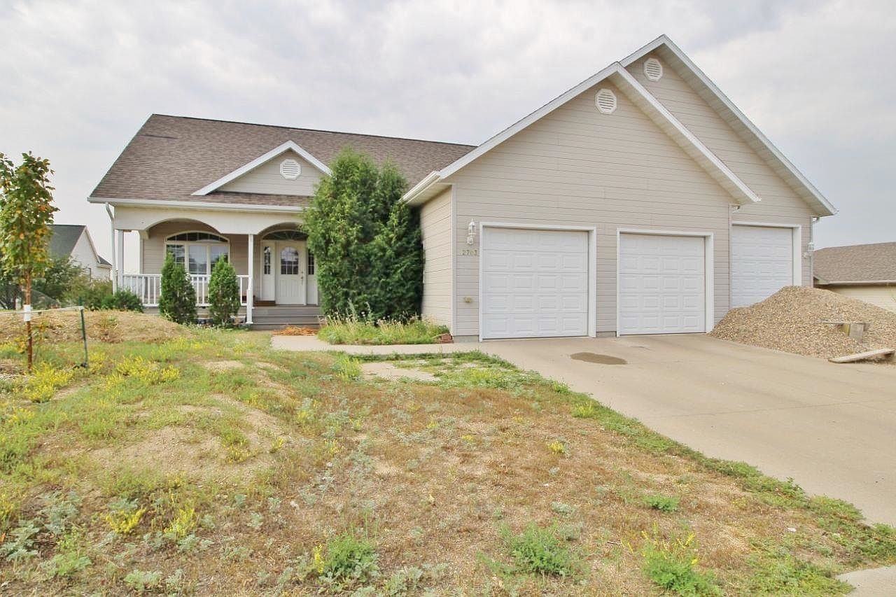 2703 7th Ave NW, Minot, ND 58703 Zillow
