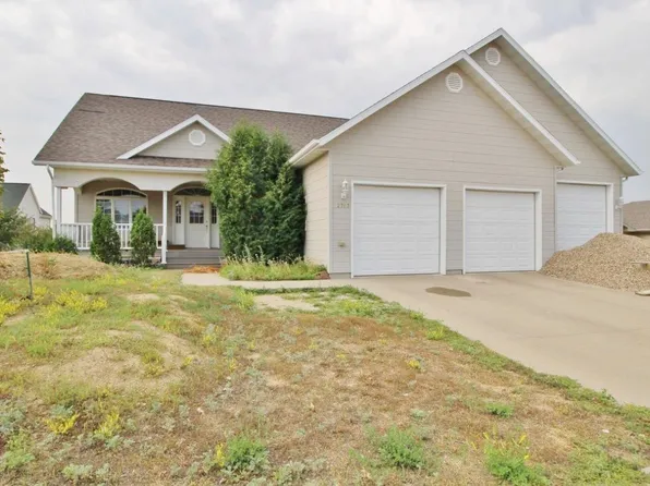 2703 7th Ave NW, Minot, ND 58703