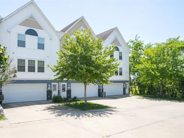 1243 SE Village View Ln, Ankeny, IA 50021