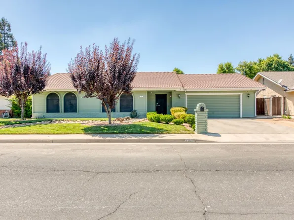 237 Fairbanks Ave, Sanger, CA 93657