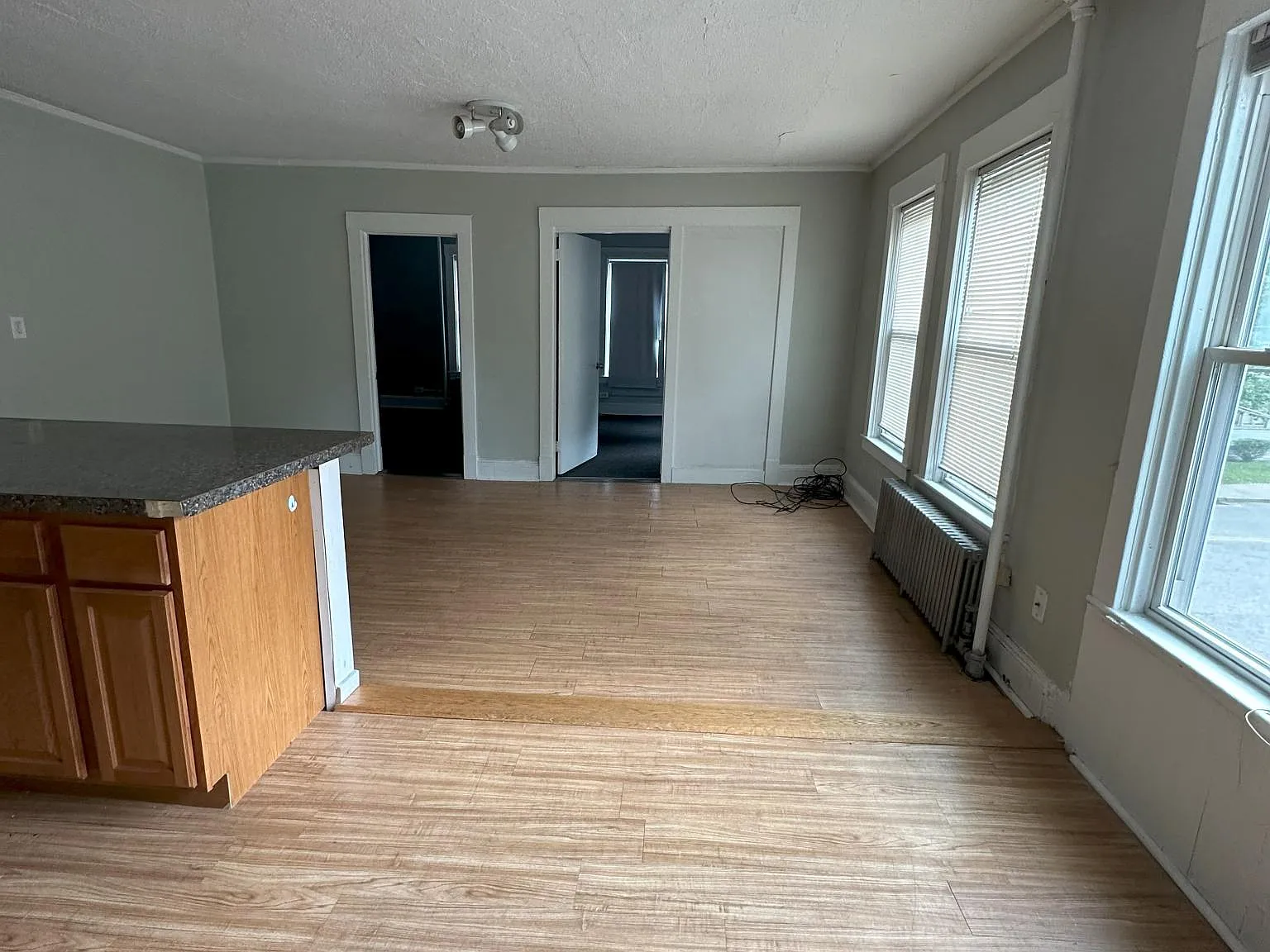 3 bed, 876 sqft, $1,450 — Photo 3
