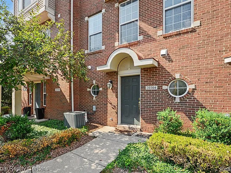 20304 Boardwalk Blvd — Photo 3
