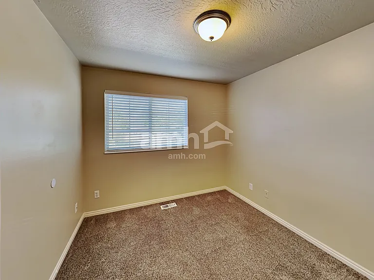 272 S 590 W — Photo 19