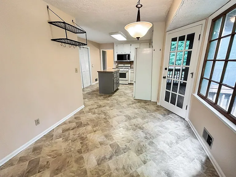 2491 Annandale Dr — Photo 11