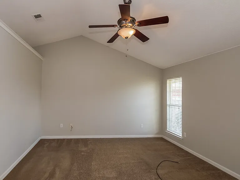 810 Lakemont Dr — Photo 7