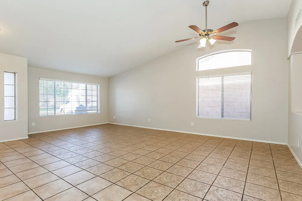 3 bed, 2.0 bath, 2058 sqft, $2,505 — Photo 4