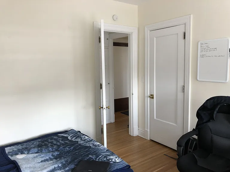 1629 E Superior — Photo 12
