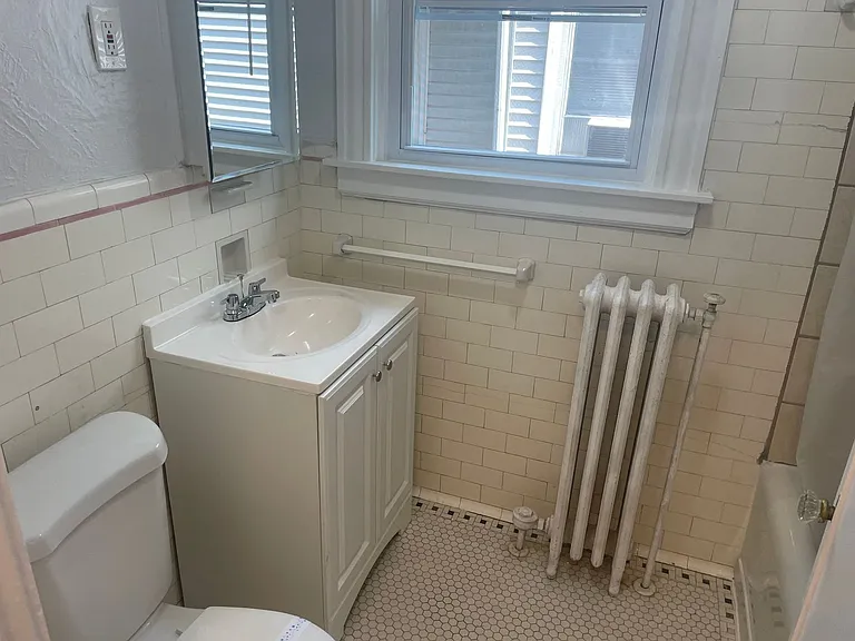 656 Elmwood Ave — Photo 8