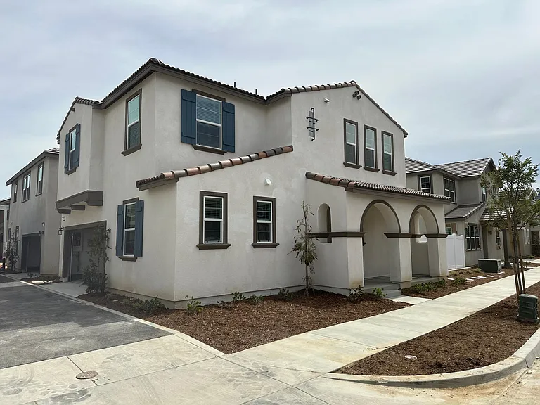 40372 Melrose Dr — Photo 2