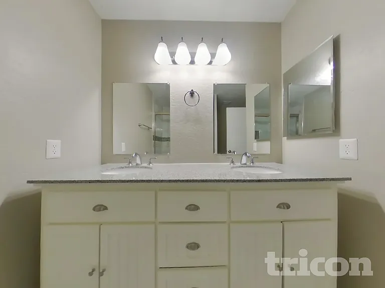 1205 E Grove Cir — Photo 9