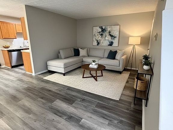 2nd image of 607 Pebble Pl #I