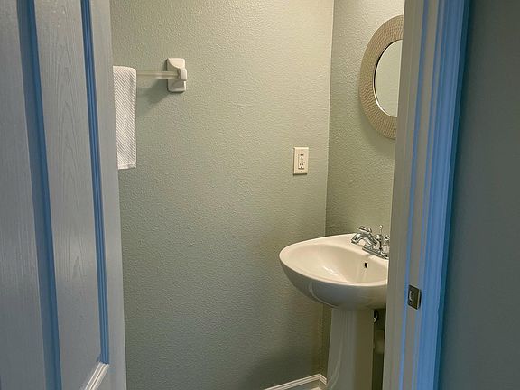 4th image of 4052 Lionheart Dr