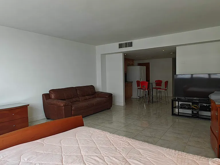 801 Brickell Bay Dr #966 — Photo 2