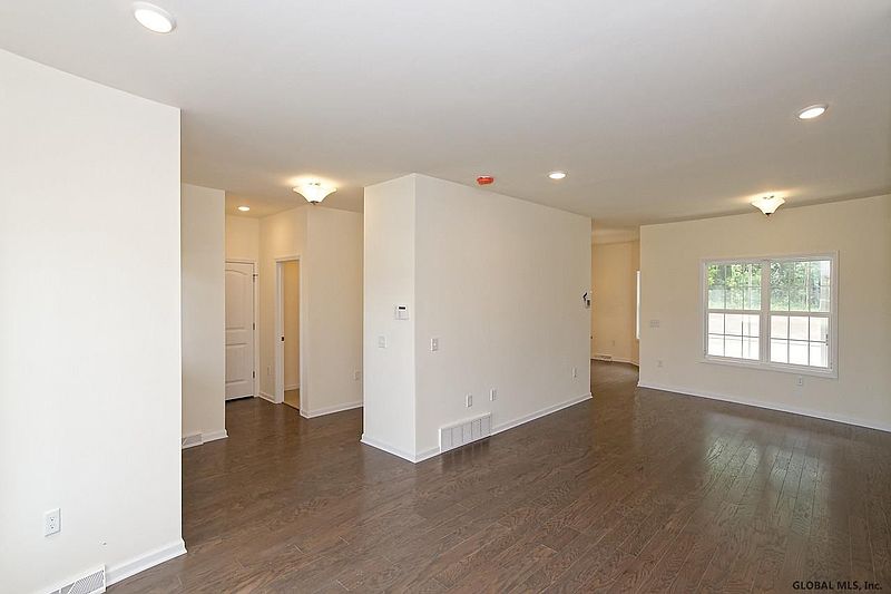 4th image of 801 ANTHONY Street