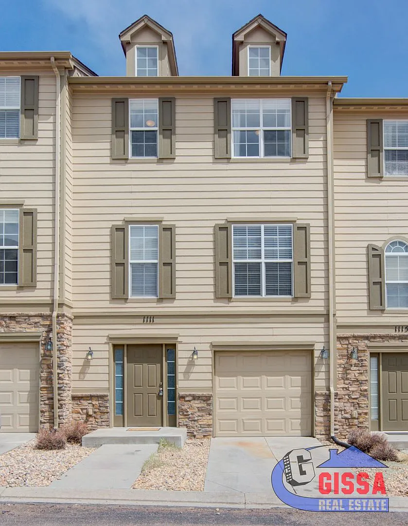 Beautiful townhome in Monument with 4 bedrooms - 3.5 bathrooms - 1 car garage! — Photo 1