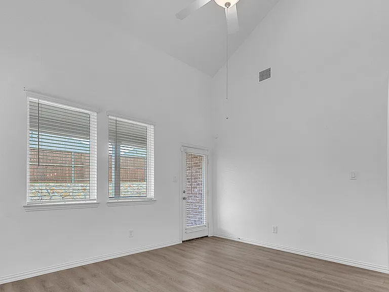 2136 Sunnymede Dr — Photo 13