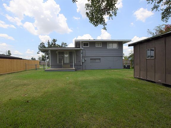 2nd image of 3601 Forest Dr