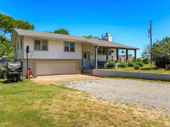 1403 N Webb Rd, Mulvane, KS 67110
