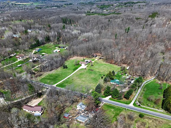 2nd image of 7045 Seventeen Mile Rd NE