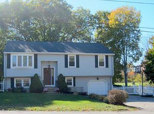 8 Deerfield Dr, Smithfield, RI 02828