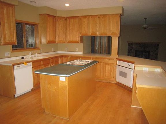 5th image of 2236 Stone Creek Ln E