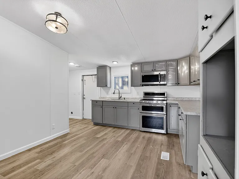 1134 Robinson Ave — Photo 13