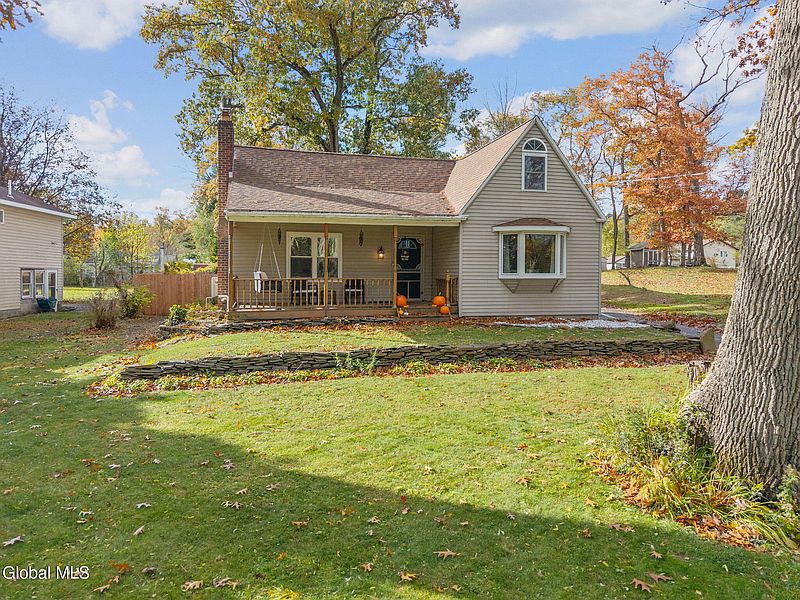4th image of 24 Valleyview Avenue