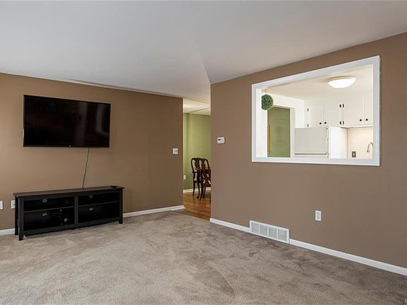 4th image of 439 Burroughs Dr #C