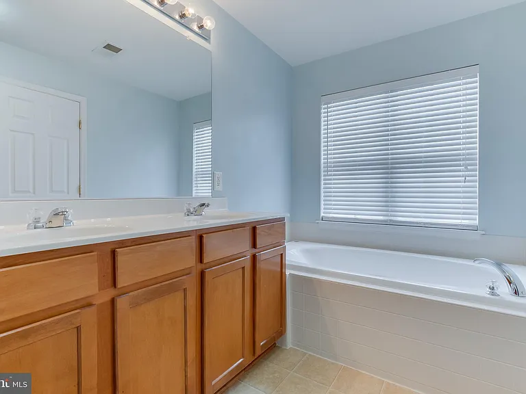 1014 Hampton St — Photo 16