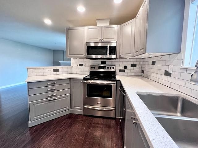 1st image of 11920 98th Ave NE APT 302