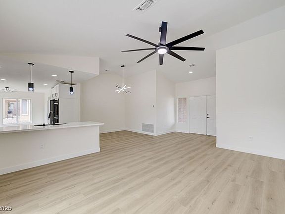 5th image of 8901 Villa Ridge Dr