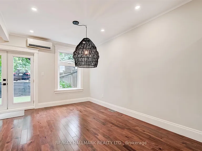 584 Logan Ave — Photo 9