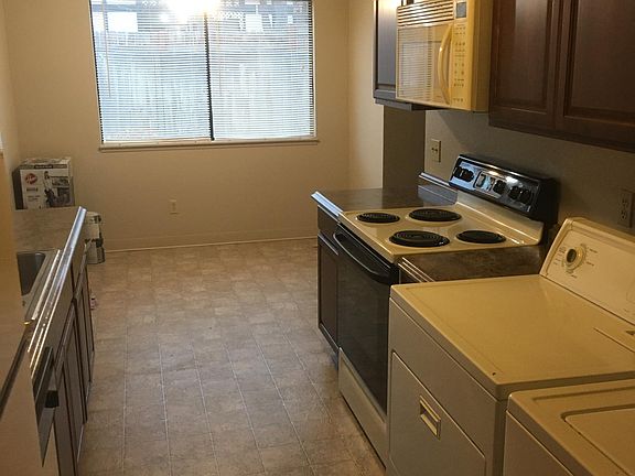 4th image of 1839 Peachtree Ln #2