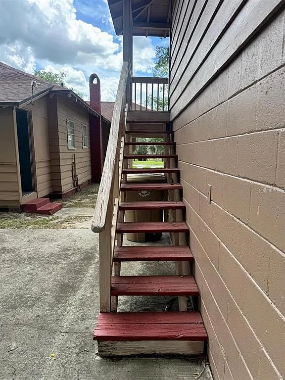 1 bed, 1.0 bath, 360 sqft, $885 — Photo 2