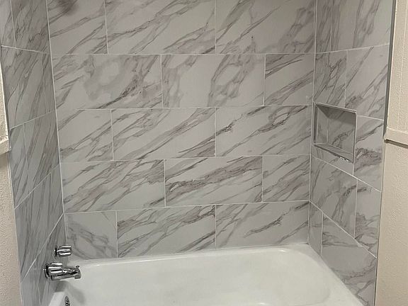 5th image of 806 S Goodwin St