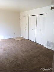 5th image of 439 Roundtop Ave APT 02