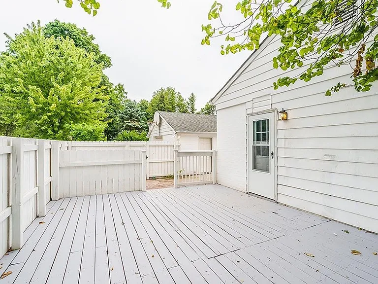 493 Barkley Dr — Photo 20