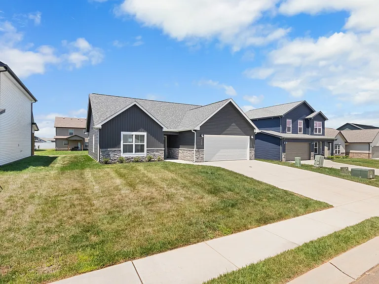 1402 Dan Brown Dr — Photo 4