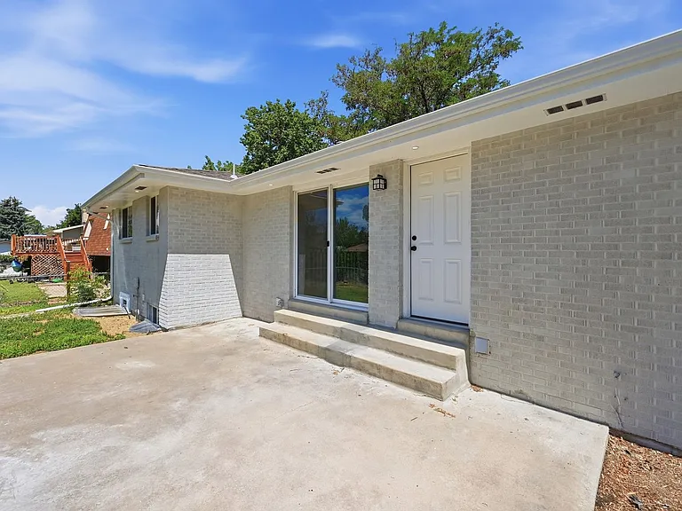 23 University Dr — Photo 39