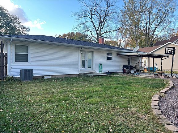 4th image of 425 Johnson St