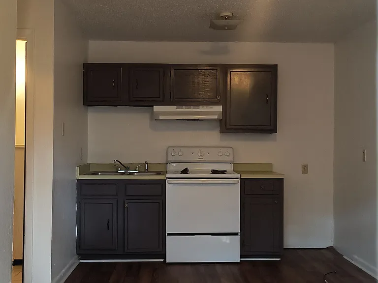 2100 Sidney St #5C — Photo 2