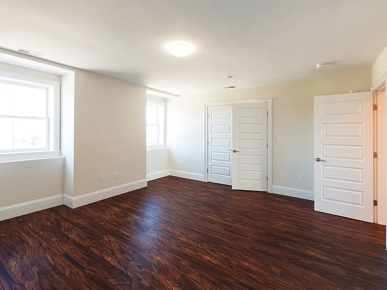 1902 Washington St #2 — Photo 8