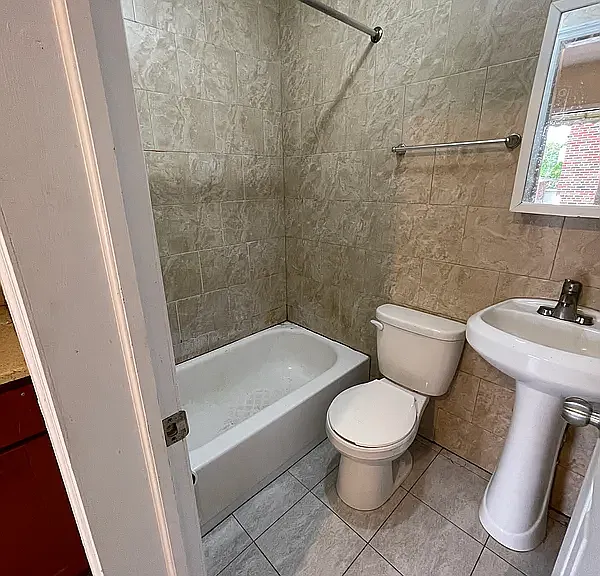 2438 West St #1 — Photo 4