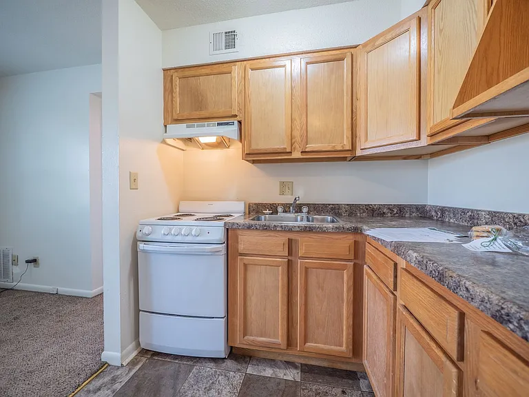 Campus View Apartments — Photo 34