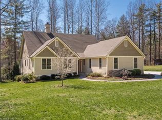 479 Trenholm Rd, Hendersonville, NC 28739