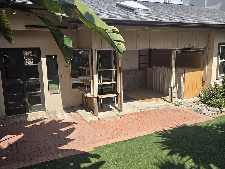 Back Patio with Laundry Hookups (Dryer Gas & Electric)